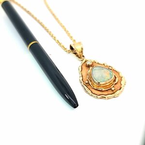 14 kt Yellow gold Opal & Diamond Necklace