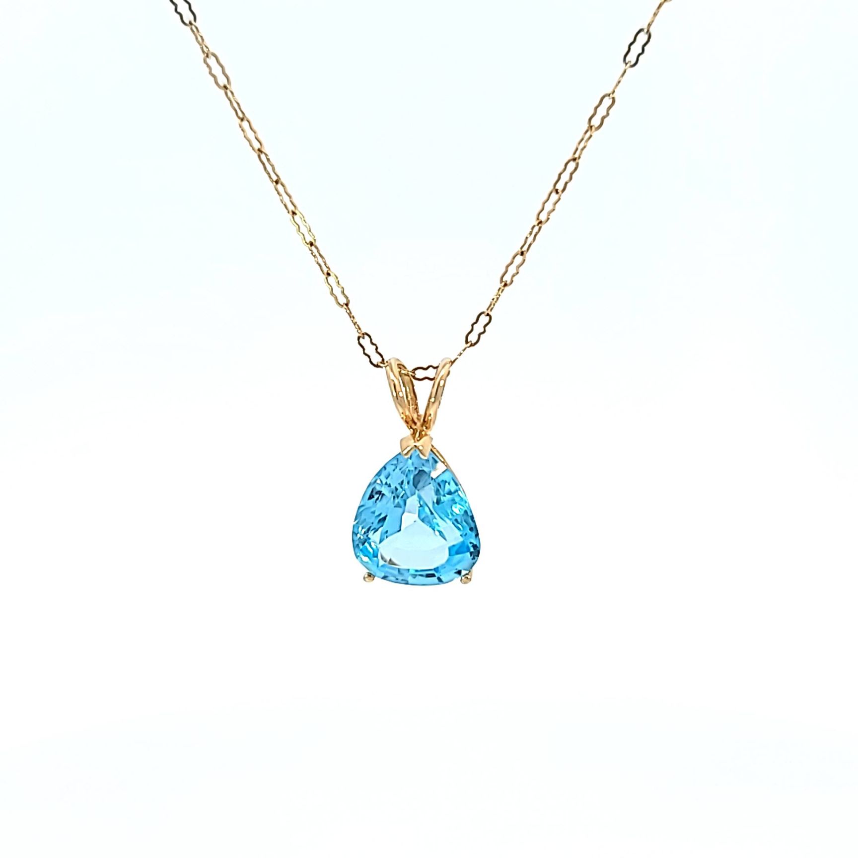 14 kt Yellow gold Bl Topaz necklace