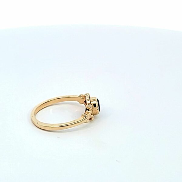 14 kt yellow gold Custom Stone Bezel V Mount